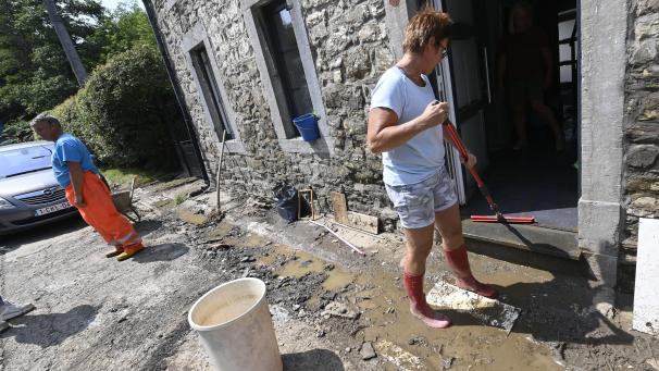 <p>Das Krisenzentrum rät: „Tragen Sie Handschuhe und Stiefel und waschen Sie sich häufig die Hände“</p>