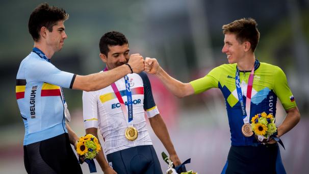 <p>Die drei Medaillengewinner: Wout Van Aert (Silber), Richard Carapaz (Gold) und Tadej Pogacar (Bronze, v.l.n.r.)</p>