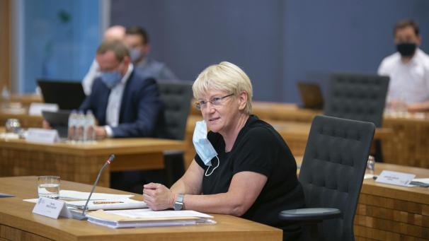 <p>Die CSP-Abgeordnete Patricia Creutz warnte bei der Debatte vor einer „Passgesellschaft über Hintertürchen“. Foto: PDG</p>