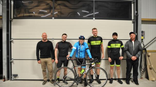 <p>Auch wenn die Idee sehr spontan entstanden ist, konnte Marcel Sieberath auf eine Reihe von Unterstützern auf und abseits der Strecke zählen.</p>