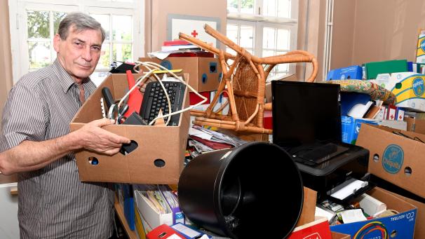 <p>José Kessel hat mit Unterstützung zahlreicher freiwilliger Helfer gerettet, was zu retten war.</p>