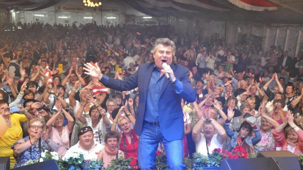 <p>Andy Borg gehört zu großen Stars der Volksmusikszene, die die Vereinigung in den vergangenen 40 Jahren auf dem Eupener Werthplatz im Rahmen des Tirolerfestes präsentierte.</p>