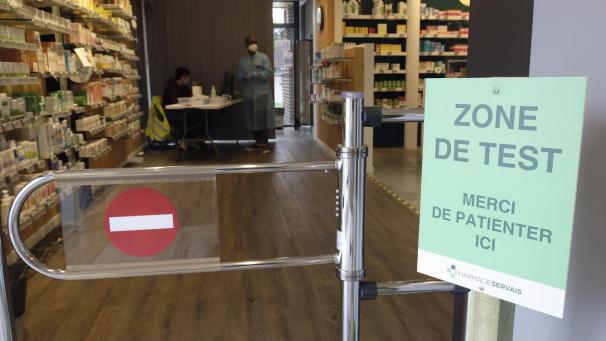 <p>Eine Testmöglichkeit in einer Apotheke in Jodoigne</p>