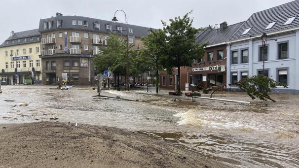 <p>Blick auf das Hochwasser in der Eupener Unterstadt</p>