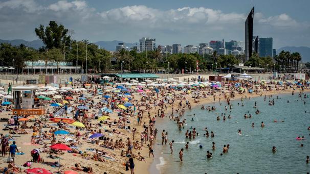 <p>Färbt eine Urlaubsregion plötzlich rot (Bild: Strand Nova Icaria in Barcelona), wechseln Touristen kurzfristig zu einem anderen Ziel.</p>