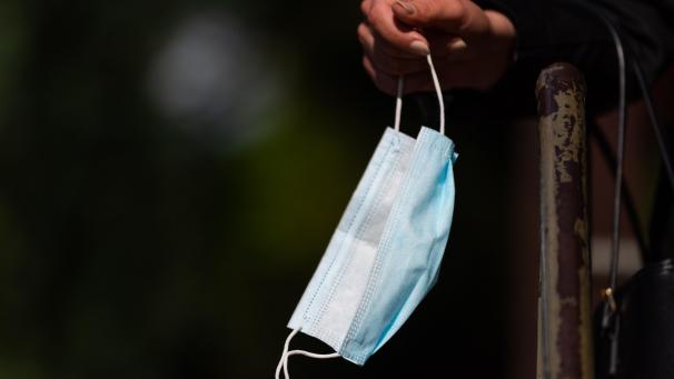 <p>Wegen der derzeit gesetzlich festgeschriebenenn Selbstisolierung sind in Großbritannien Hunderttausende geimpfte Menschen in Selbstisolation, weil sie mit einem Infiziertren in Kontakt waren.</p>