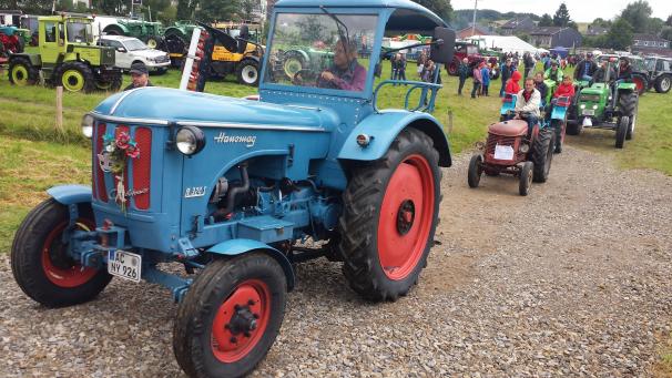 <p>Am Sonntag, 15. August, wird das „Fest im Dorf“ mit internationaler Oldtimer-/Traktoren-Ausstellung um zehn Uhr eröffnet.</p>