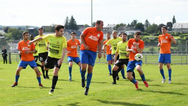 <p>Tobias Laufs (links) erhöhte auf 2:0.</p>