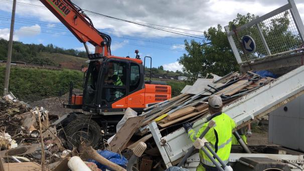 <p>Eupener Bauhofmitarbeiter halfen in den vergangenen Tagen in Trooz tatkräftig mit.</p>