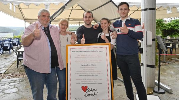 <p>Gemeinsam mit ihren Mitarbeitern wollen Dieter und Doris Liebertz den Helfern einen schönen Abend bereiten.</p>