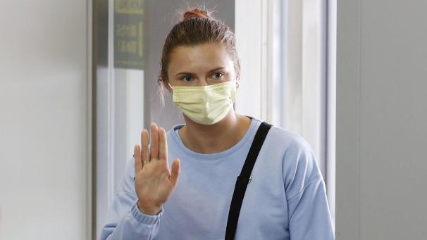 <p>Olympia-Sprinterin Kristina Timanowskaja aus Belarus am internationalen Flughafen Narita östlich von Tokio</p>