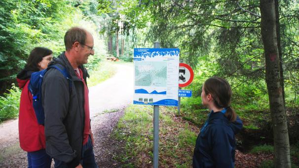 <p>Die von der der Juniorenkammer St.Vith Eifel-Ardennen organisierte Kunstausstellung „Wege des Wassers“ entlang der Genusstour Nr 1 „Flussgold“ im Wolfsbusch erfährt großen Zuspruch.</p>