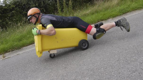 <p>Anlässlich der Kirmes wird am Sonntag ein Mülltonnenrennen veranstaltet.</p>