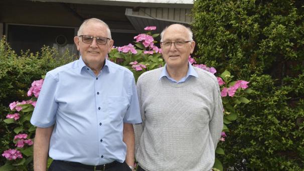 <p>Eugène Rixen (links) befindet sich seit einigen Tagen in der Heimat, hier mit seinem Bruder Leopold Rixen, der vor zwei Jahren sein goldenes Priesterjubiläum gefeiert hat.</p>