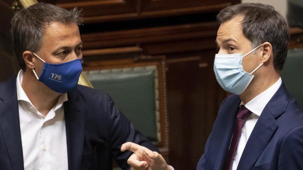 <p>Open-VLD-Chef Egbert Lachaert (l.) im Gespräch mit Premierminister Alexander De Croo</p>