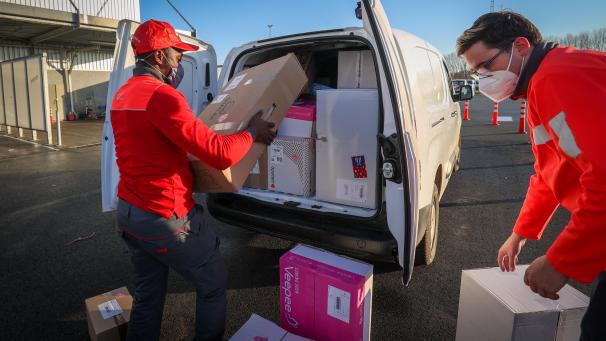 <p>Paketzustellung von Bpost.</p>