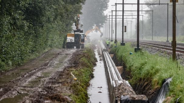 <p>Reparaturarbeiten an der durch das Hochwasser beschädigten Bahninfrastruktur.</p>
