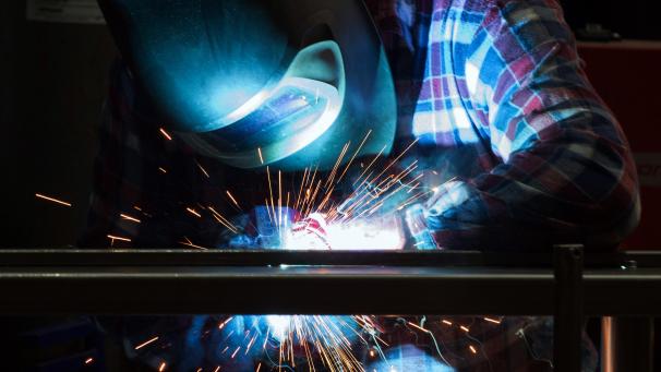 <p>Viele Betriebe haben während der Lockdowns Einstellungen verschoben; jetzt, wo die Wirtschaft wieder anzieht, suchen sie dringend nach Arbeitskräften.</p>