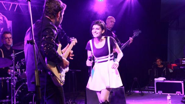 <p>Sängerin Claire begeisterte mit ihrer Band „Little Mouse and the hungry Cats“.</p>