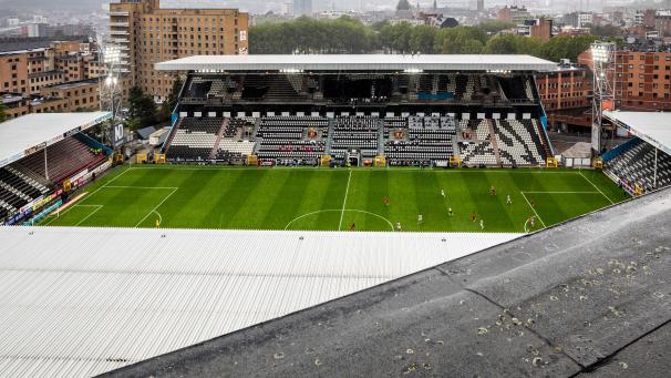 <p>Ein Blick von oben auf die Heimstätte der «Carolos»: Das Stade du Pays de Charleroi bietet in Normalzeiten Platz für rund 15.000 Fans.</p>