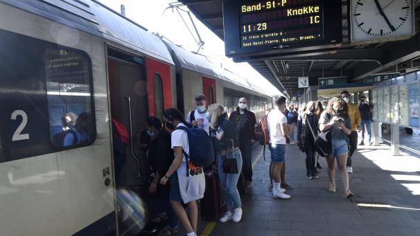 <p>Mit dem Küsten-Express hat man gegen einen kleinen Aufpreis einen Sitzplatz sicher.</p>