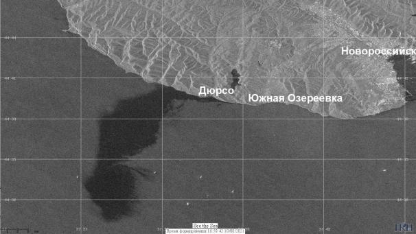 <p>Das Satellitenbild der Russischen Akademie der Wissenschaften zeigt einen Ölteppich nach einem Unfall mit einem Tankschiff im Schwarzen Meer.</p>