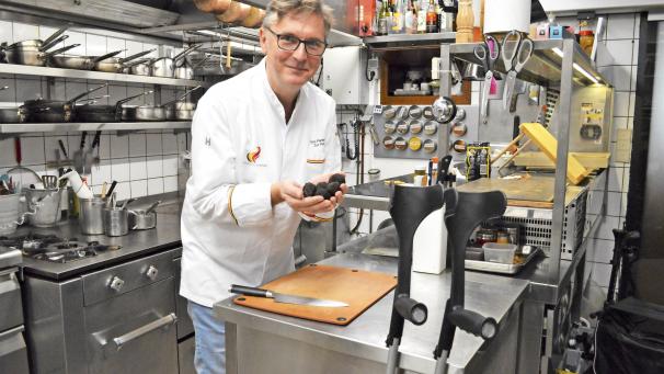 <p>Eric Pankert steht nach seiner Verletzungspause wieder in der Küche. Auf der Karte stehen u.a. Trüffel.</p>