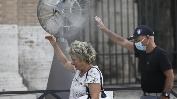<p>Die anhaltende Hitzewelle wird bis zum Wochenende andauern. In vielen Teilen Italiens werden Temperaturen von über 40 Grad Celsius erwartet.</p>