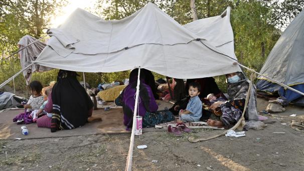 <p>Eine afghanische Familie in Kabul, die in der Provinz Tachar vor den Taliban geflüchtet ist.</p>