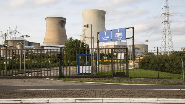 <p>Einfahrt zum Kernkraftwerk Doel.</p>