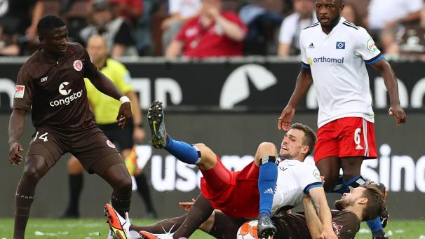 <p>St.Pauli krönte eine starke Derbyleistung mit einem Sieg gegen den HSV.</p>