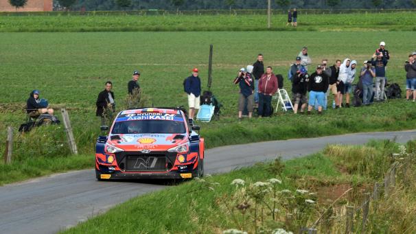 <p>Weiterhin erster bei der Rallye von Ypern ist Thierry Neuville.</p>