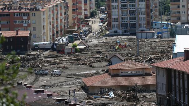 <p>Bei Überschwemmungen in drei Provinzen der türkischen Schwarzmeerregion sind mindestens 58 Menschen ums Leben gekommen.</p>