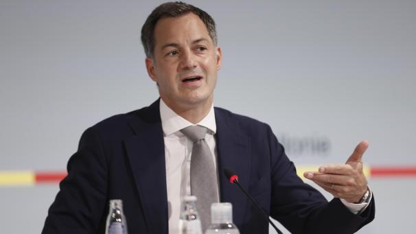 <p>Premier Alexander De Croo tauscht sich am Freitag mit seinen Regierungskollegen darüber aus, wie sich die Coronalage in Belgien entwickelt hat.</p>