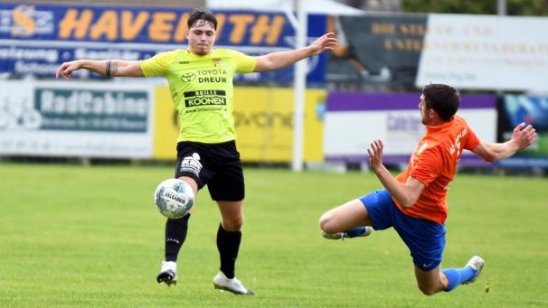 <p>Joao Küpper (links) schoss Raeren-Eynatten in die vierte Pokalrunde.</p>