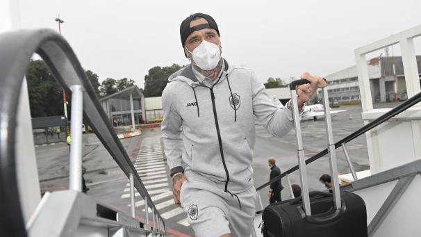 <p>Radja Nainggolan machte sich mit dem FC Antwerp am Dienstag auf den Weg nach Zypern.</p>