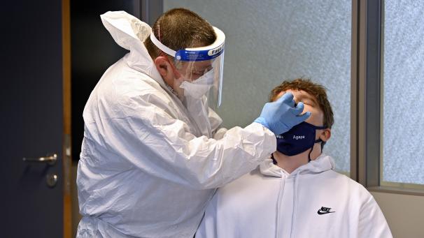 <p>Durch das Testen von Personen soll die Ausbreitung des Coronavirus eingedämmt werden.</p>