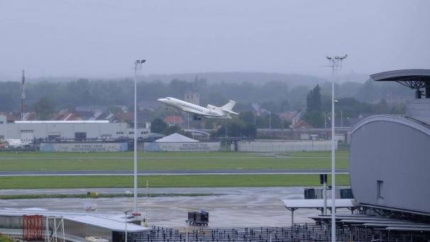 <p>Eine Falcon 7X der belgischen Armee hebt am Militärflughafen Melsbroek ab in Richtung Islamabad, um die Evakuierung vorzubereiten.</p>