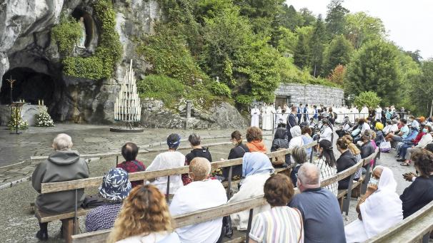 <p>2022 hoffen die ostbelgischen Pilger wieder nach Lourdes zu reisen. Ihnen stehen nach der Absage der Pilgerfahrt virtuelle Angebote des Wallfahrtsortes zur Verfügung.</p>