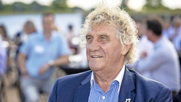 <p>Jean-Marie Pfaff wird den Anstoß zur Partie geben.</p>