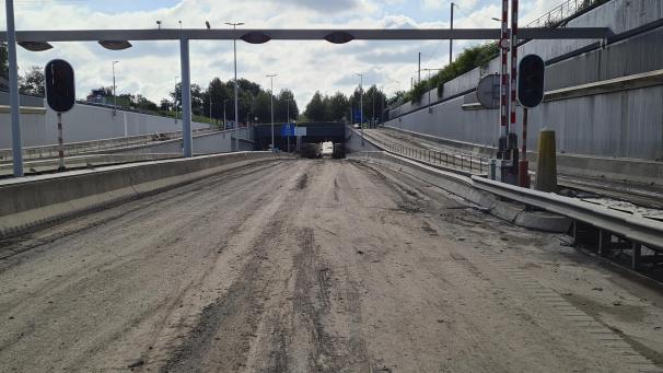 <p>An der Strecke waren viele Schäden entstanden.</p>