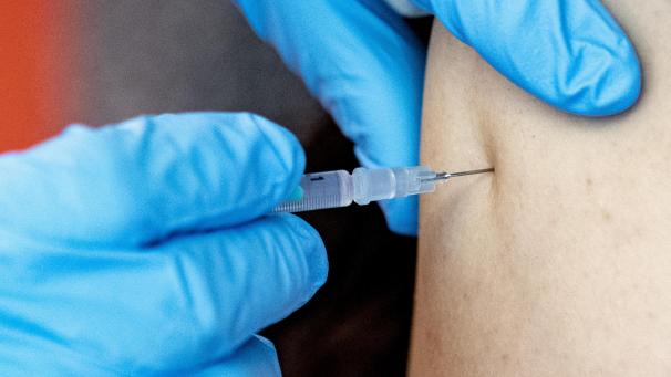 <p>Die Gesundheitsminister des Landes haben sich am Mittwoch darauf verständigt, Menschen mit einer Immunschwäche eine dritte Corona-Impfung zu verabreichen.</p>