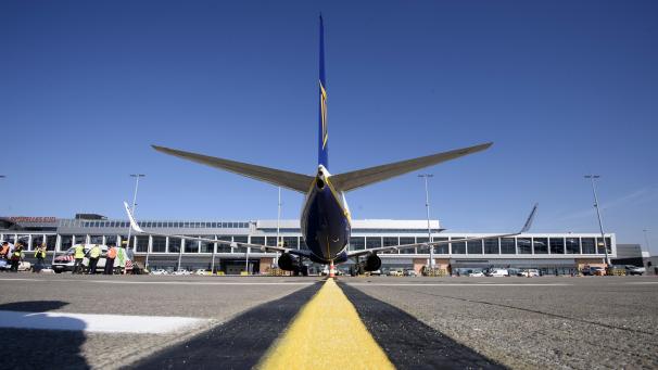 <p>Der Billigflieger Ryanair fährt kurz vor dem Start der Wintersaison sein Flugangebot in Belgien wieder hoch.</p>