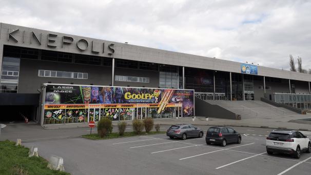 <p>Ein Blick von außen auf die Kinepolis-Filiale in Rocourt</p>