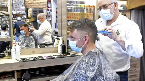<p>Die belgischen Friseure fordern eine schnelle Abschaffung der Maskenpflicht in ihren Geschäften.</p>