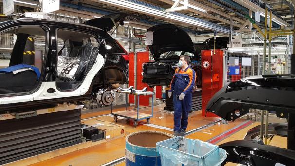 <p>Wegen des Mangels an Halbleiter-Bauteilen kommt die Produktion im Volvo-Werk in Gent zum Erliegen.</p>