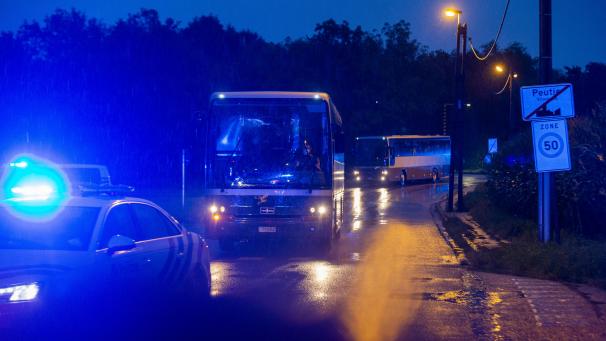 <p>Die belgische Luftwaffe setzt ihre Evakuierungsaktion in Afghanistan fort. Am Samstagabend sind die ersten Evakuierten aus Kabul in Belgien eingetroffen.</p>