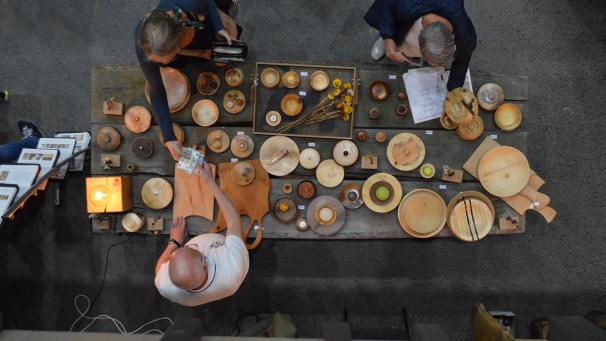 <p>Der „Fair-Wandel-Markt“ verstand sich als Markt der Möglichkeiten. Anbieter aus vielerlei Segmenten präsentierten sich am Sonntag an ihren Ständen.</p>