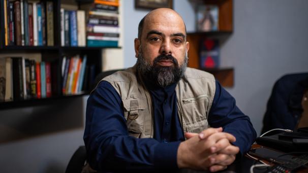 <p>Bilal Sarwari, einer der bekanntesten afghanischen Journalisten, hat Kabul verlassen.</p>