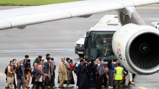 <p>Die erste Maschine mit evakuierten Belgiern aus Kabul landete am Montagmorgen auf belgischem Boden.</p>